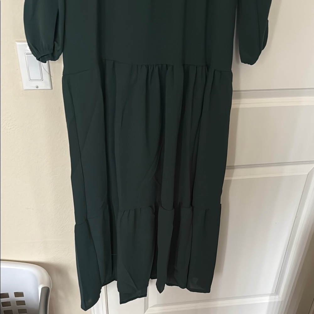 Elegant Green Long Sleeve Dress - Picture 2 of 3